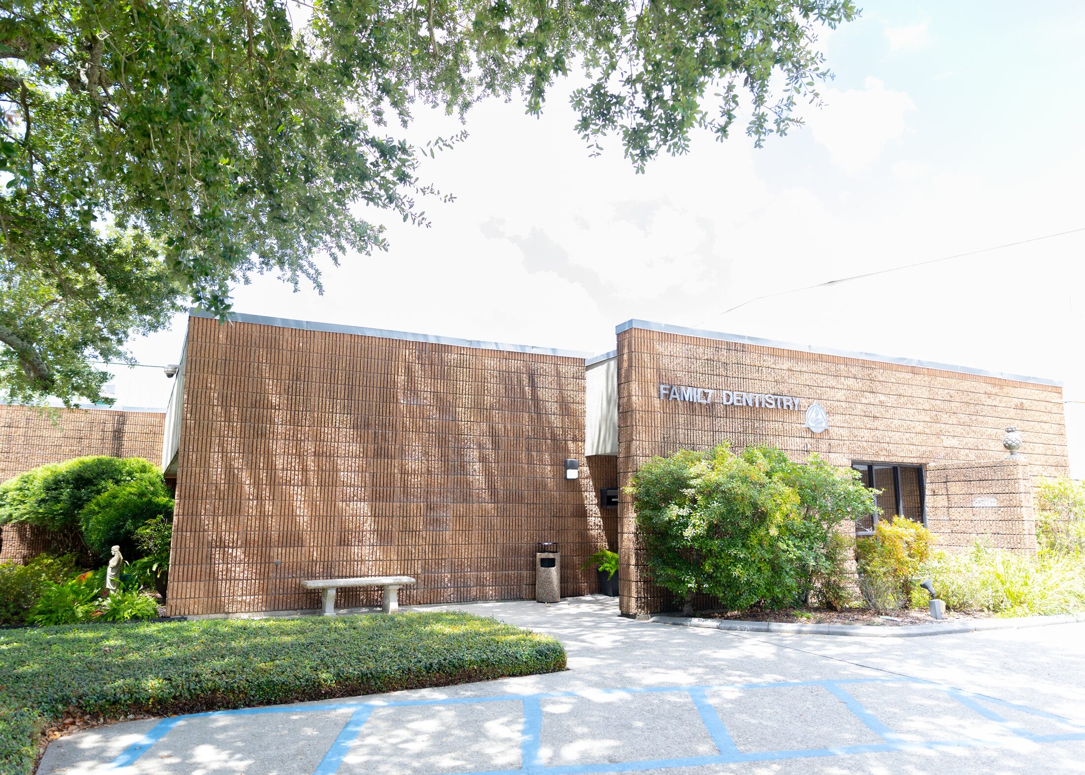 Barataria Dental’s brick office on Barataria Blvd., its entrance beneath the big live oak out front